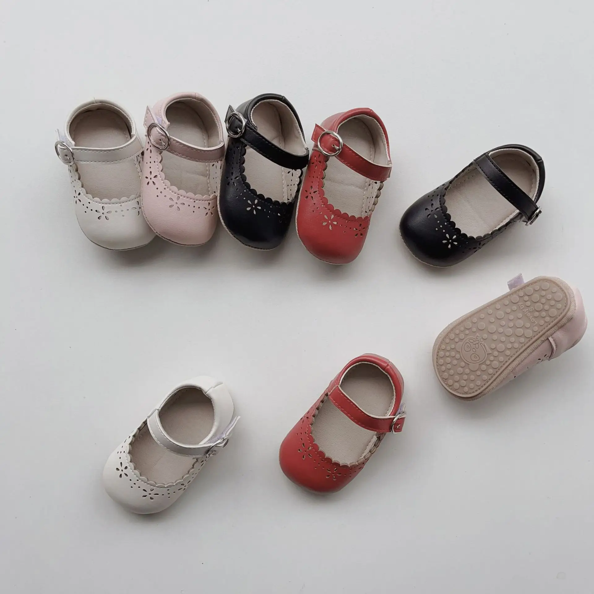 Red Flower Hollow Baby Sandals for Girls — feature 2