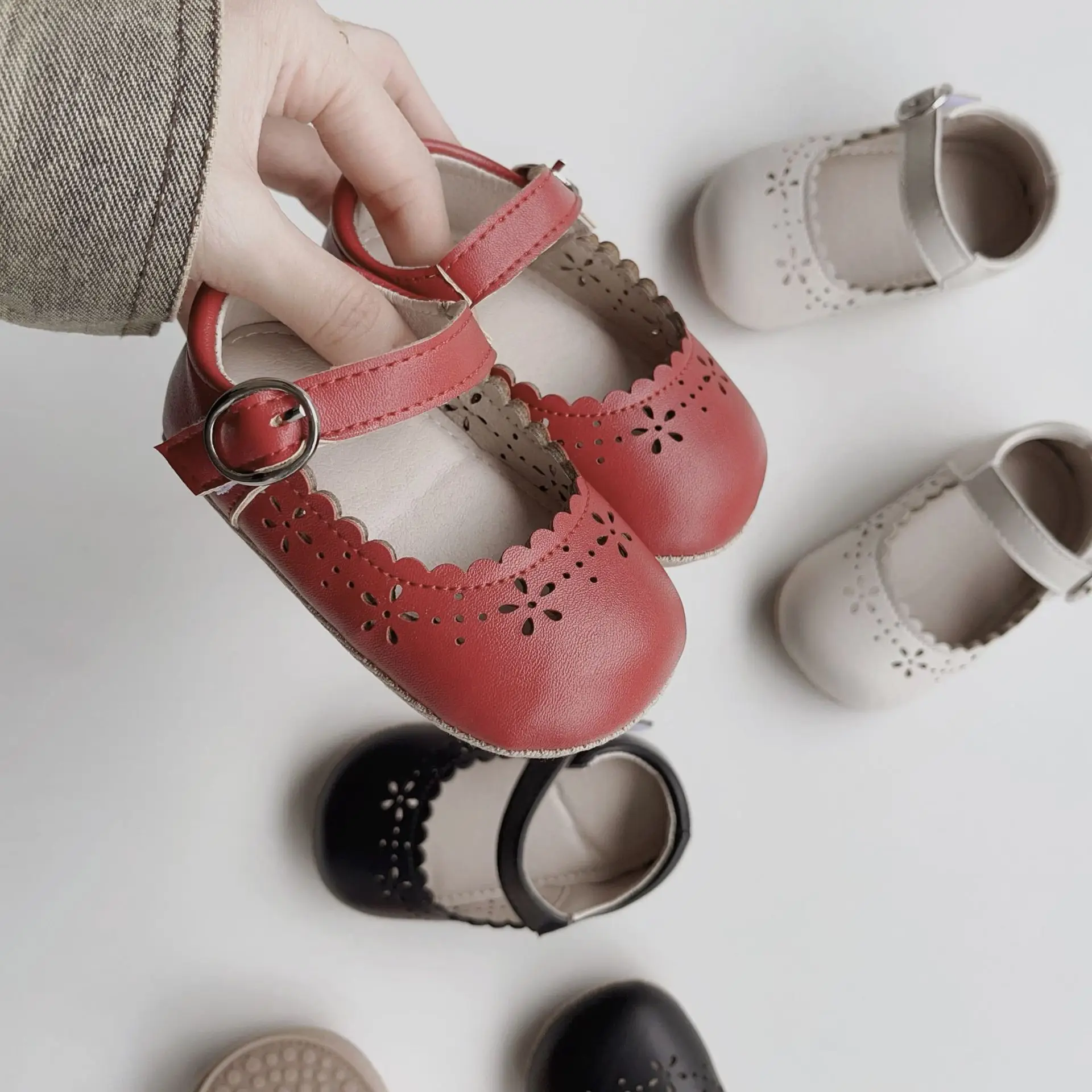 Red Flower Hollow Baby Sandals for Girls — feature 5