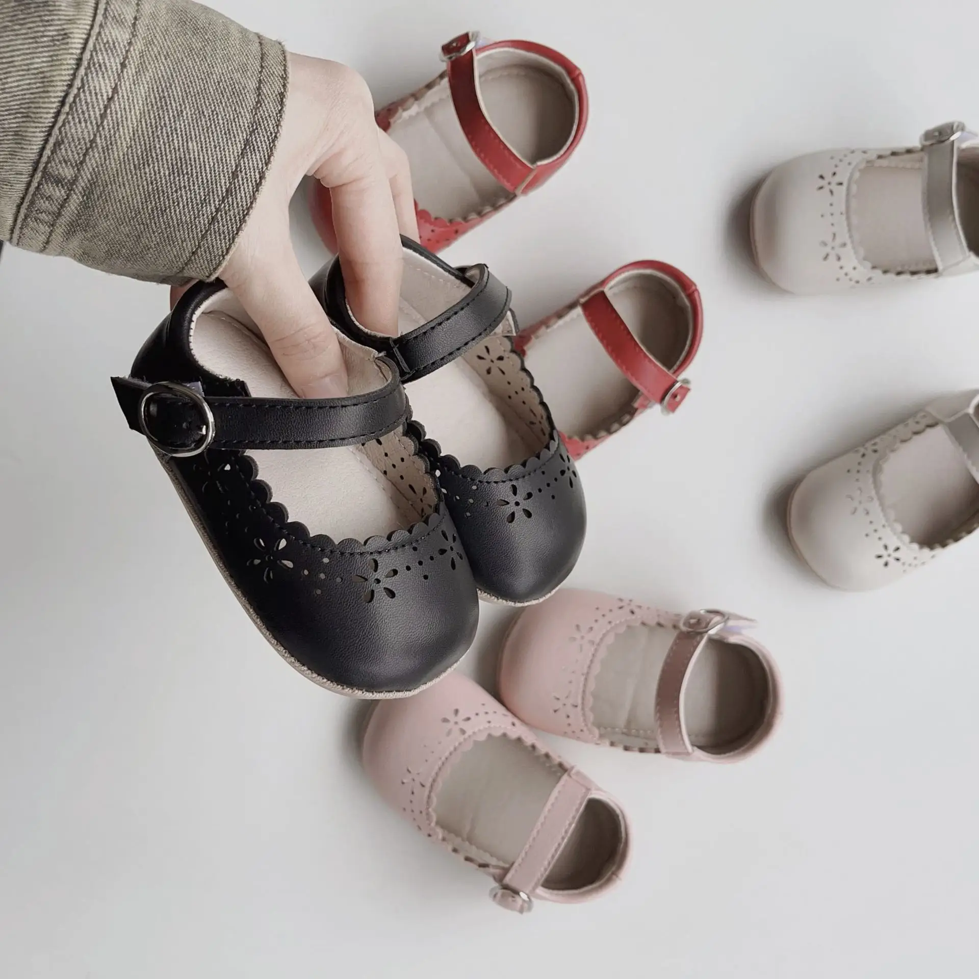 Red Flower Hollow Baby Sandals for Girls — feature 7