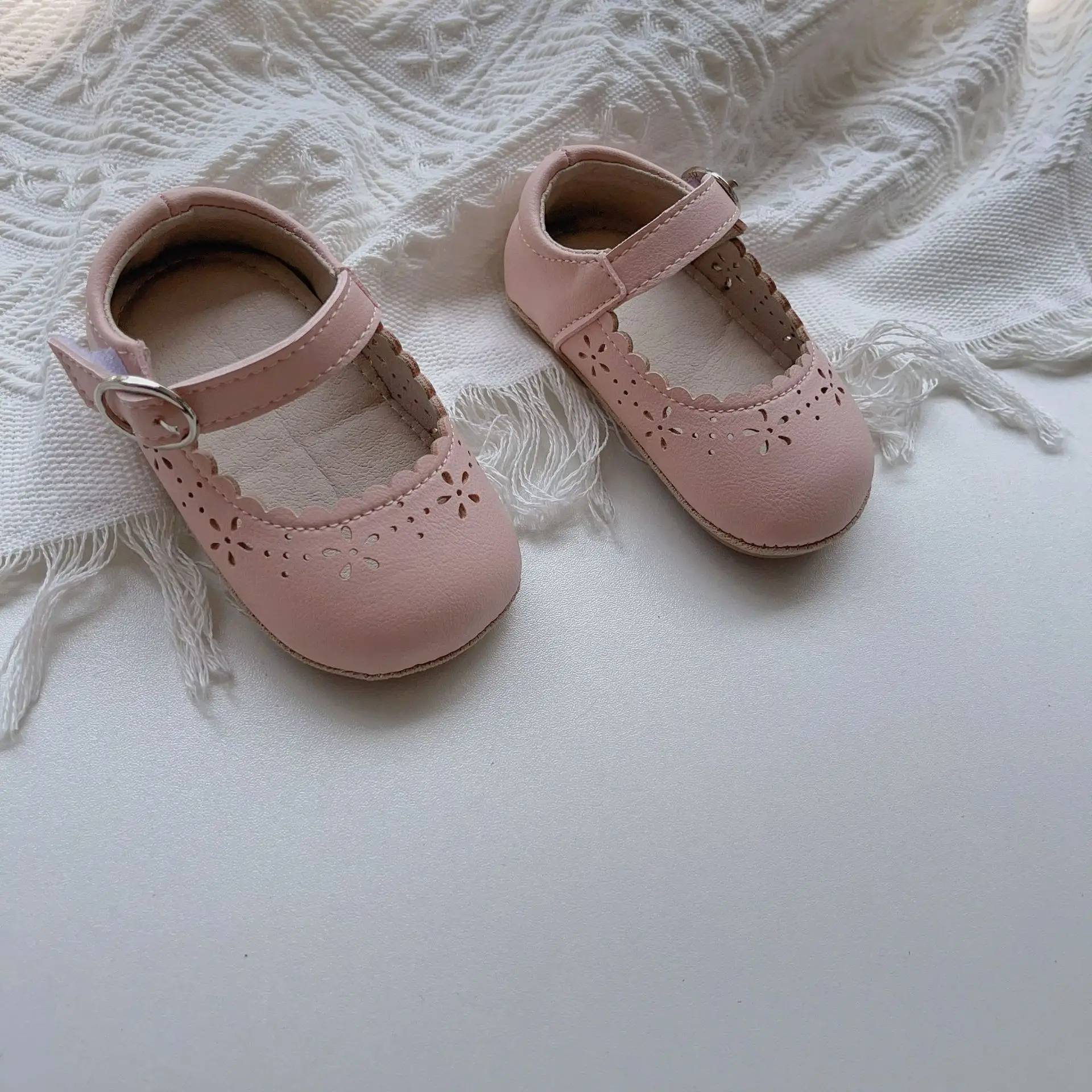 Red Flower Hollow Baby Sandals for Girls — feature 9