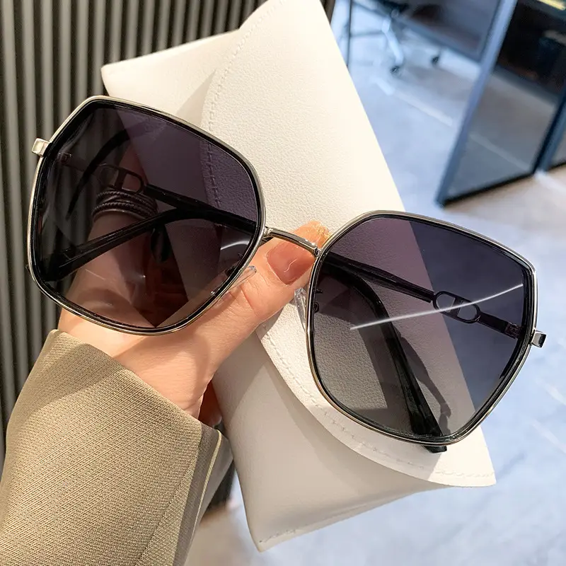 Women UV Protective Gradient Sunglasses 2026 - Image 9