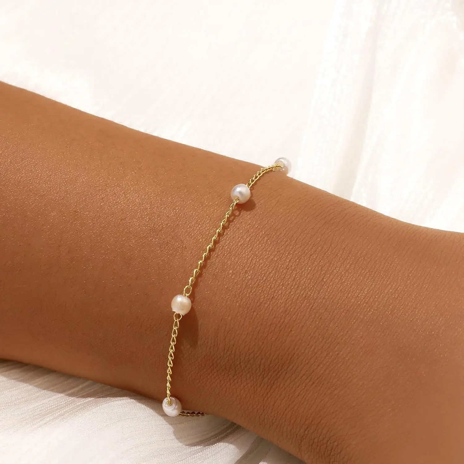 Women's Love Pearl Bracelet with Heart Design