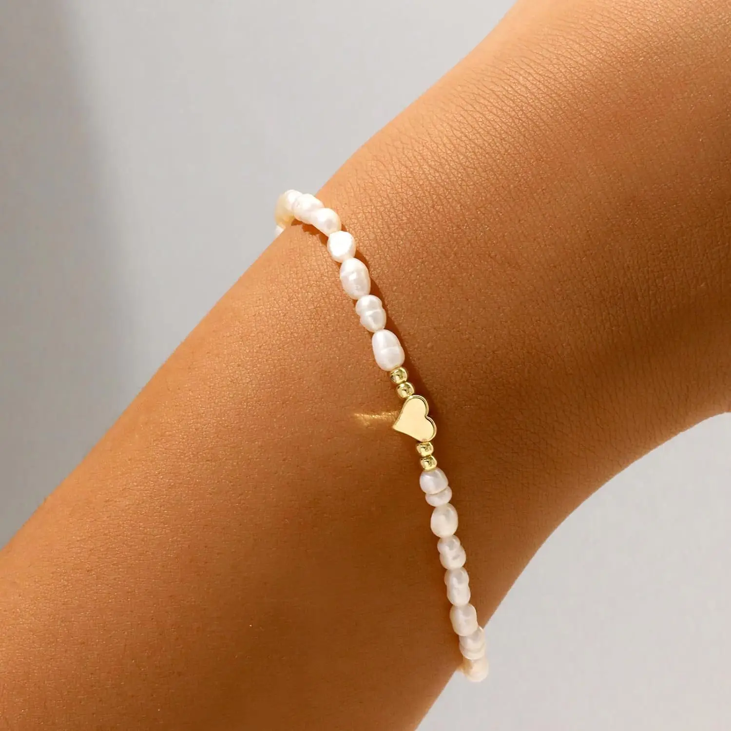 Women's Love Pearl Bracelet with Heart Design