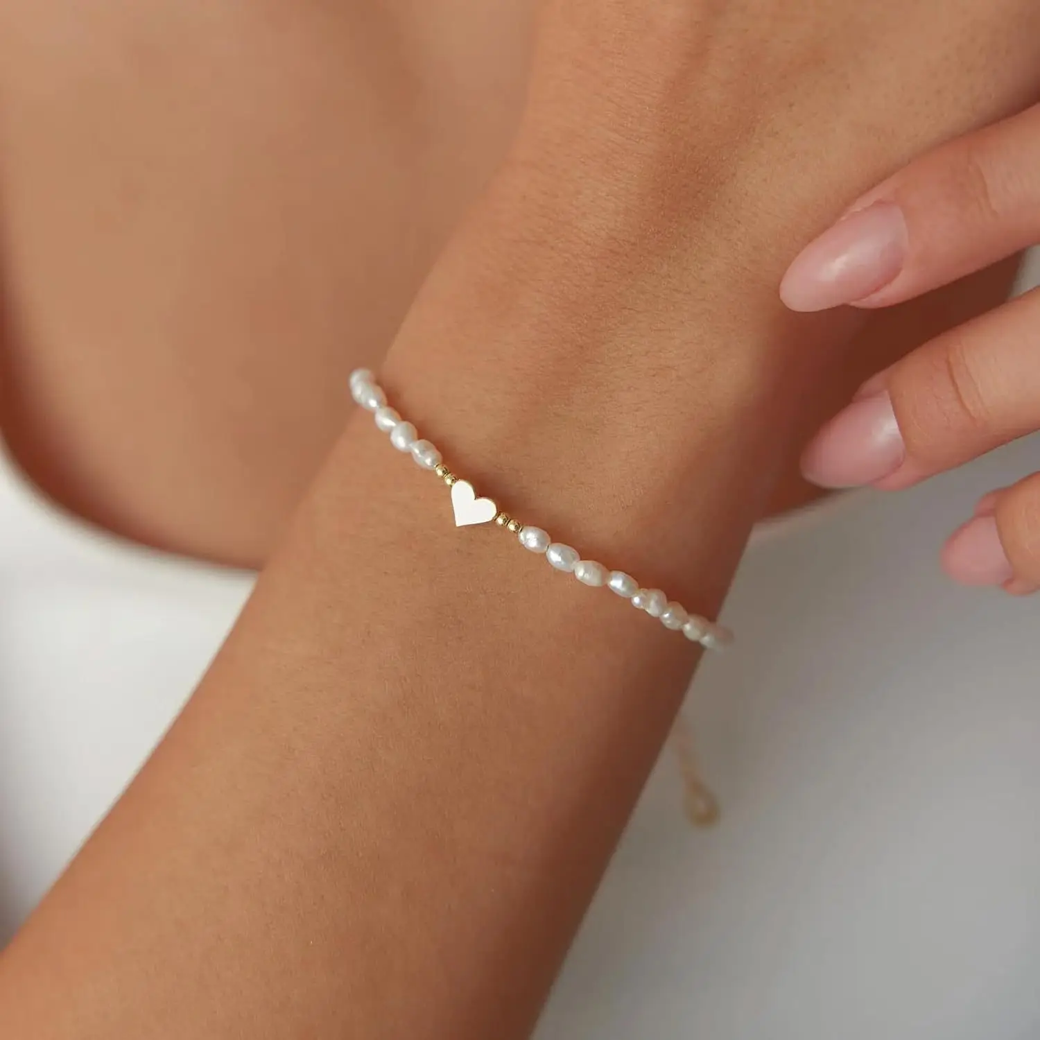 Women's Love Pearl Bracelet with Heart Design — feature 7