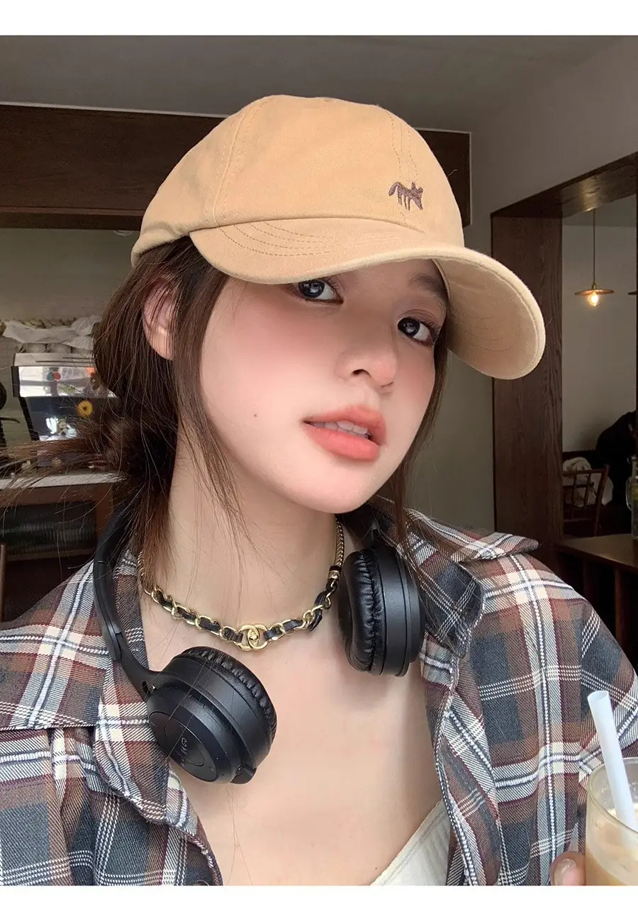 Japanese Embroidered Duckbill Cap for Women Beige — feature 4