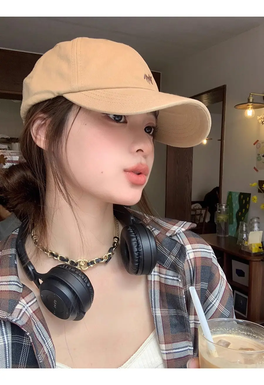 Japanese Embroidered Duckbill Cap for Women Beige — feature 5