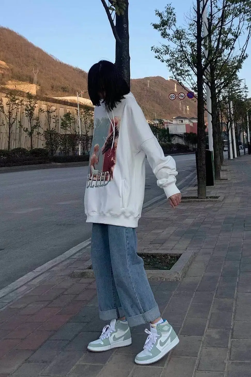 Men's Green Hoodie Black Jeans Korean Style Loose Fit — feature 11
