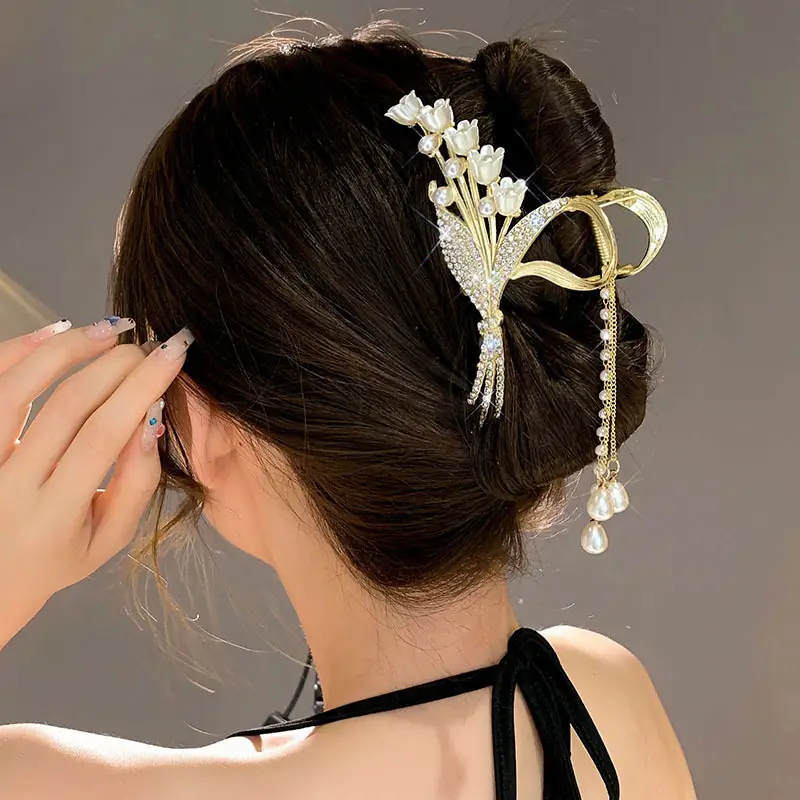 Elegant Pearl Hair Clips with Green Emerald Tassels - Image 21