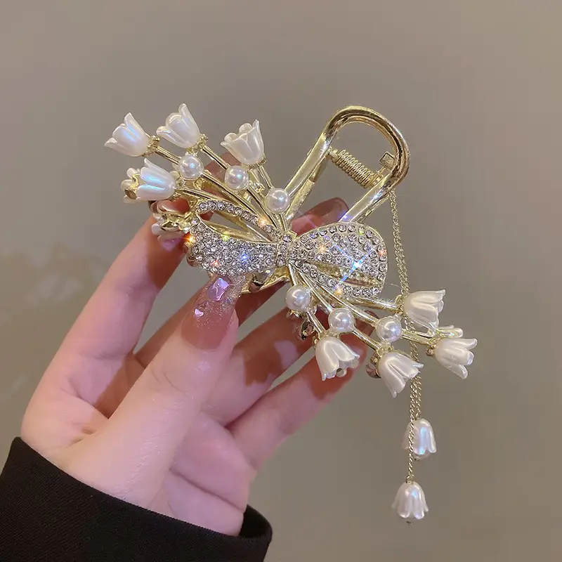 Elegant Pearl Hair Clips with Green Emerald Tassels — feature 8