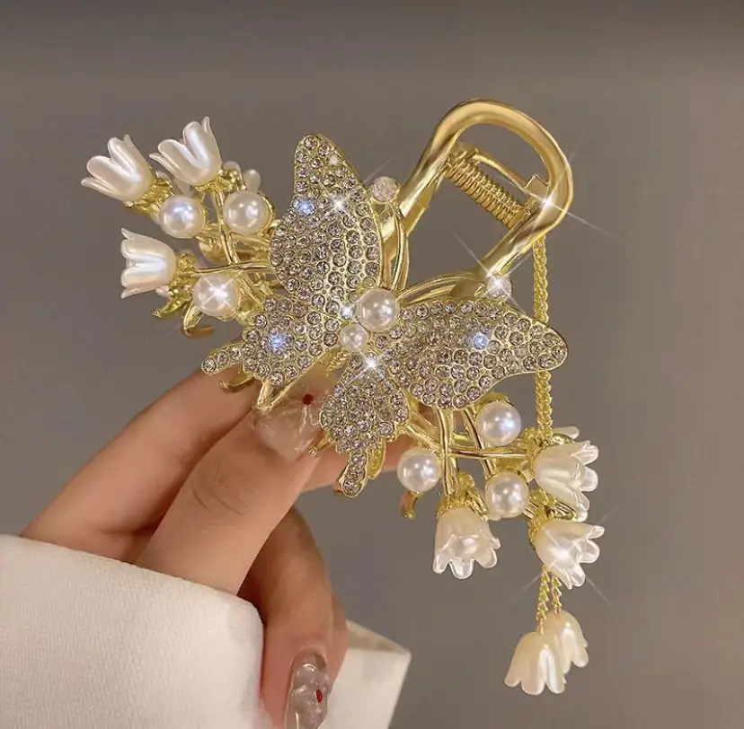 Elegant Pearl Hair Clips with Green Emerald Tassels — feature 9