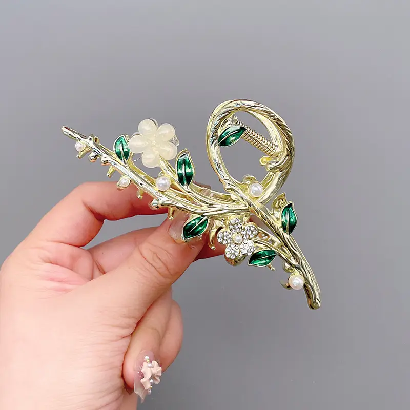 Elegant Pearl Hair Clips with Green Emerald Tassels - Image 11