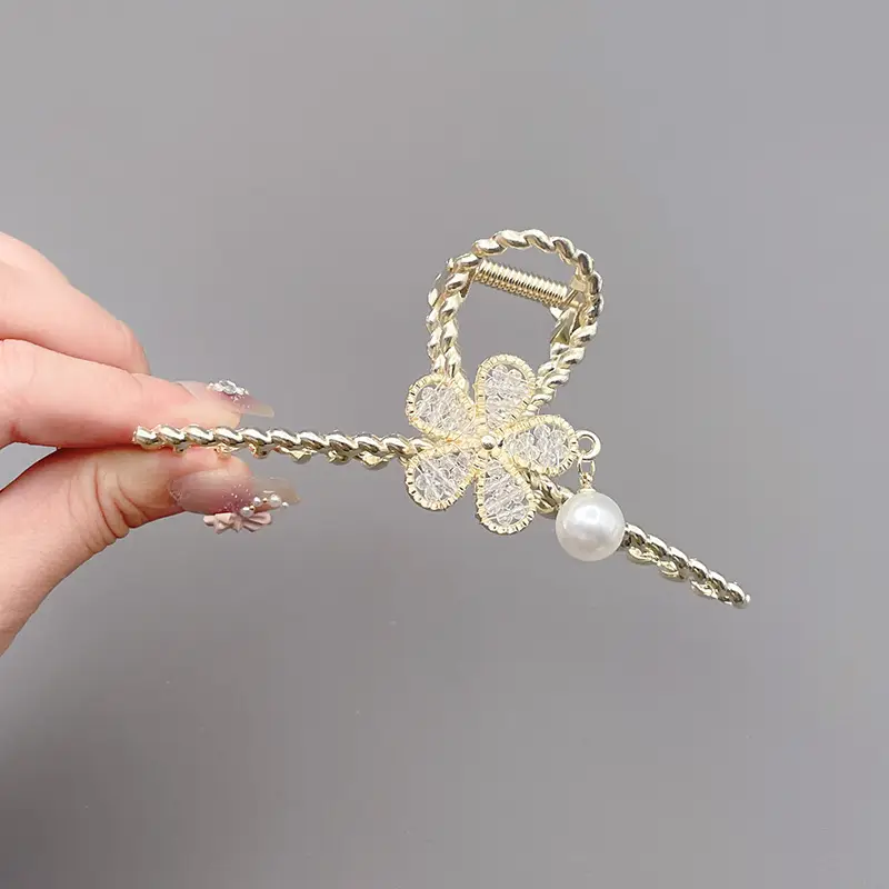 Elegant Pearl Hair Clips with Green Emerald Tassels - Image 17
