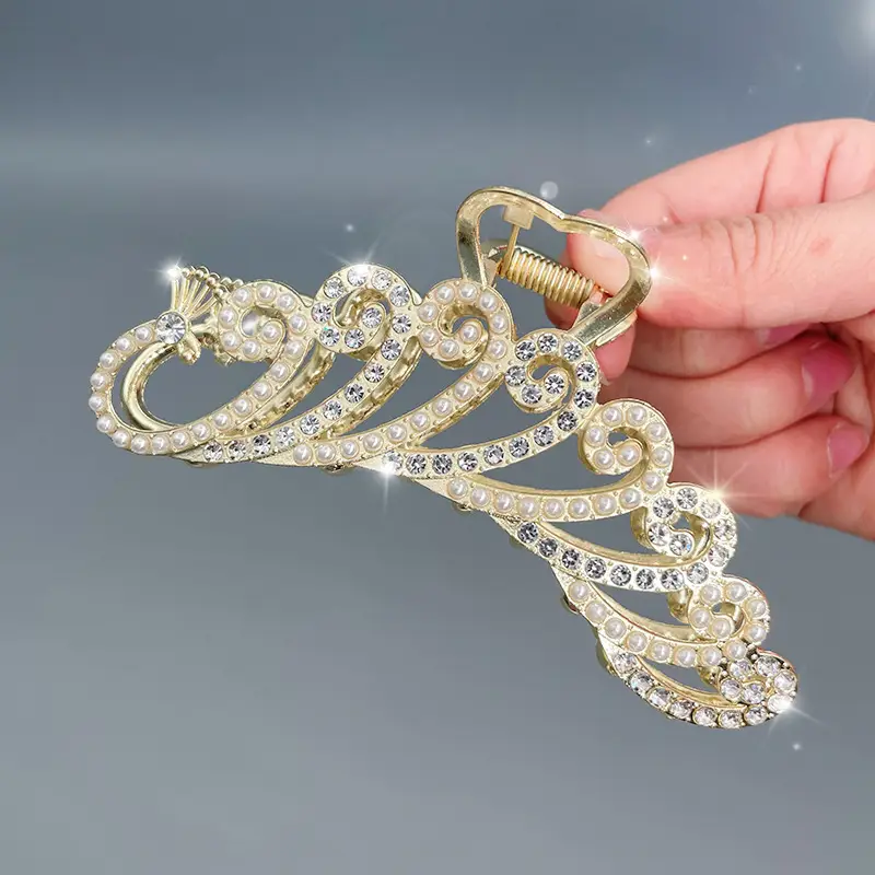 Elegant Pearl Hair Clips with Green Emerald Tassels - Image 18