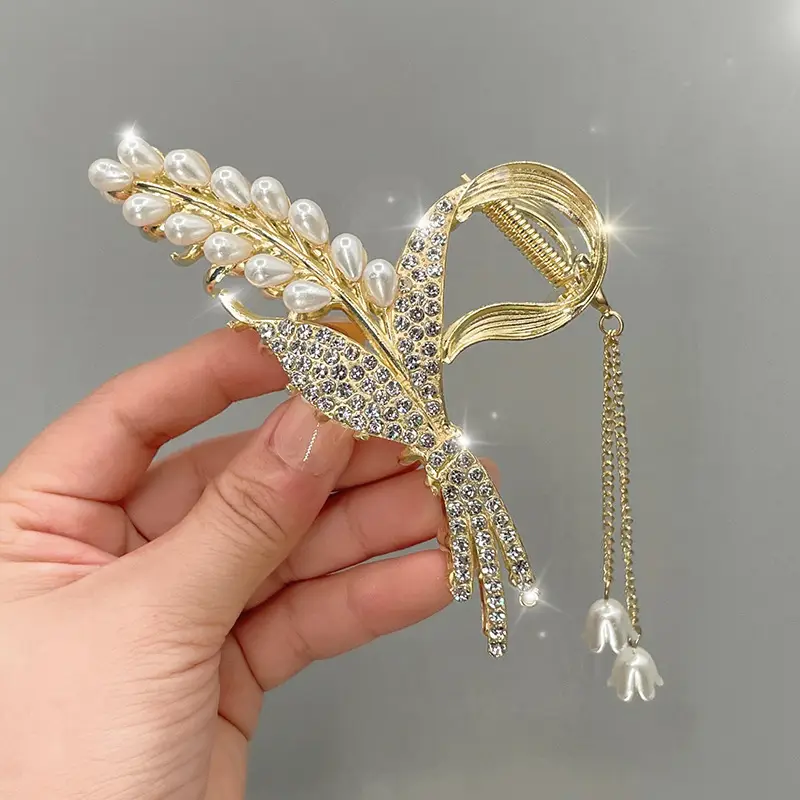 Elegant Pearl Hair Clips with Green Emerald Tassels - Image 2