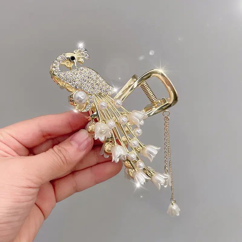 Elegant Pearl Hair Clips with Green Emerald Tassels - Image 5