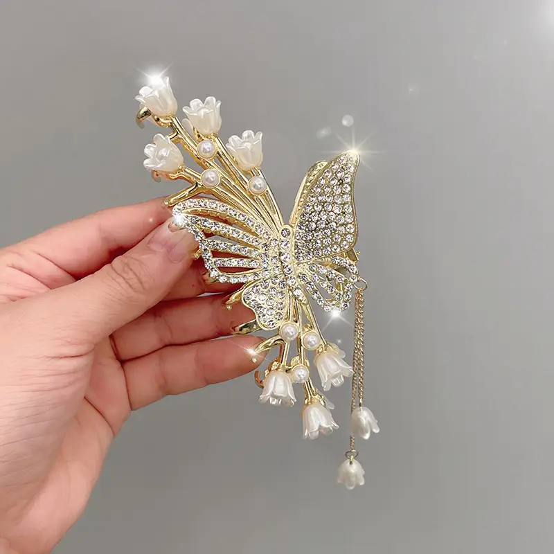 Elegant Pearl Hair Clips with Green Emerald Tassels - Image 6