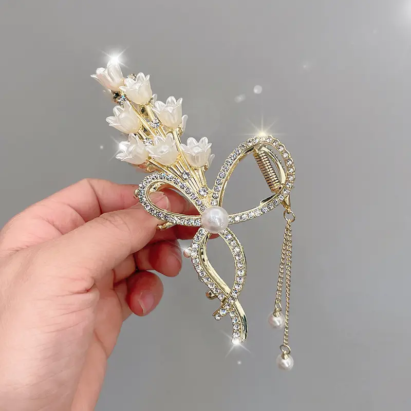 Elegant Pearl Hair Clips with Green Emerald Tassels - Image 7