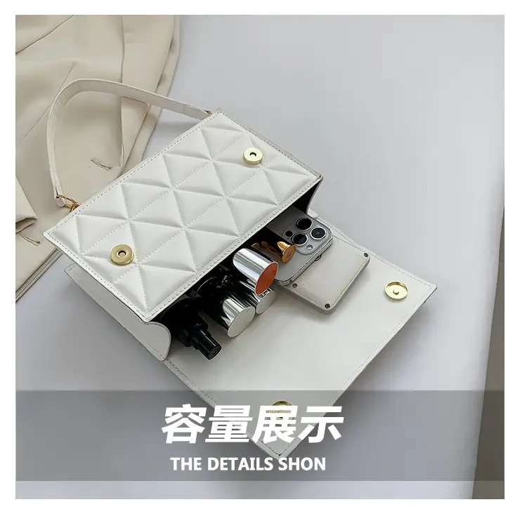 Black Diamond Embroidery Chain Shoulder Bag for Women — feature 8