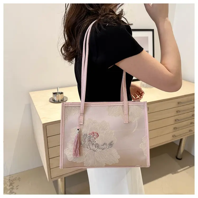 New Chinese Style Embroidered Tote Bag 2024 — feature 12