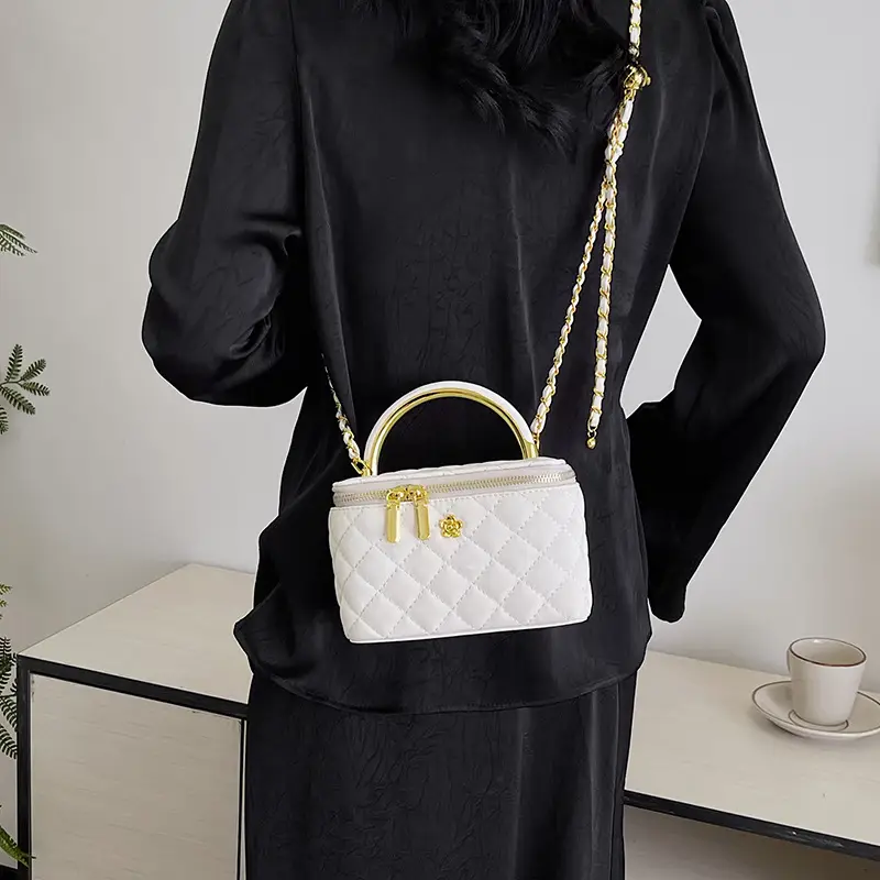 Pink Quilted Chain Shoulder Bag for Women - Image 7