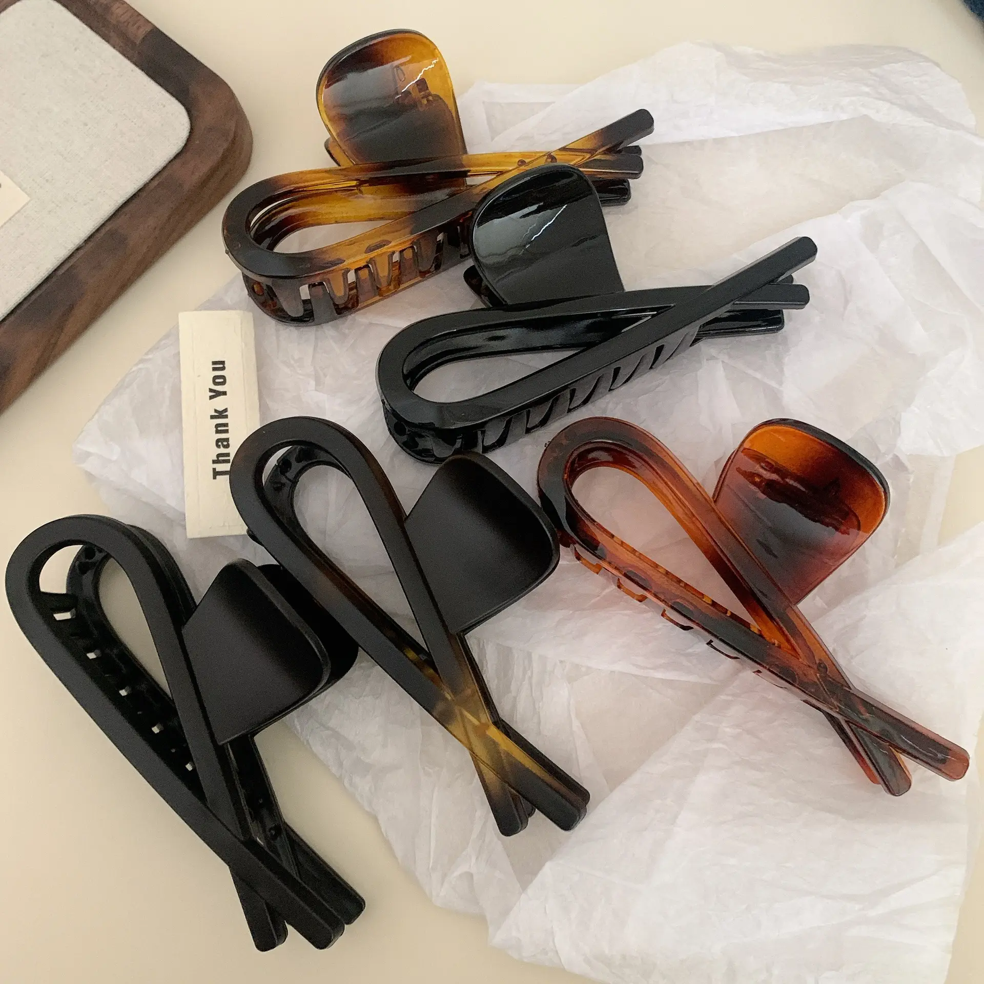 Black Retro Head Clip for Large Volume Hair - Image 7