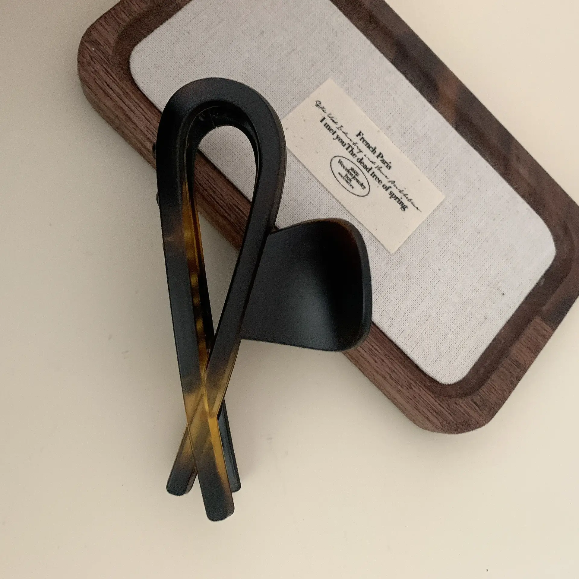Black Retro Head Clip for Large Volume Hair - Image 2