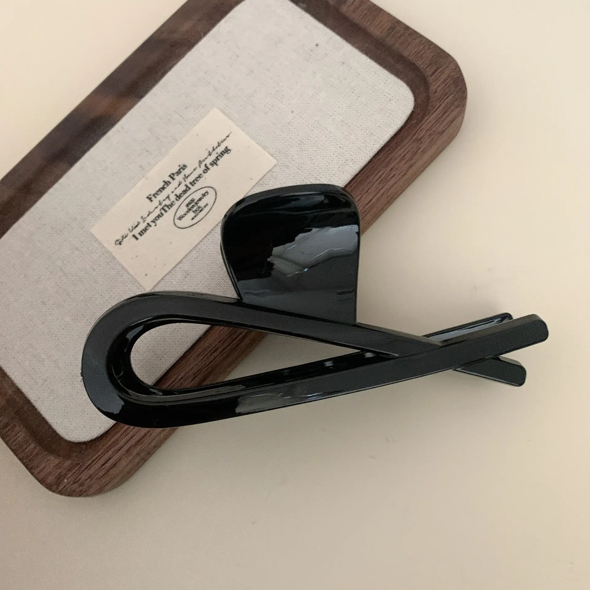 Black Retro Head Clip for Large Volume Hair - Image 3