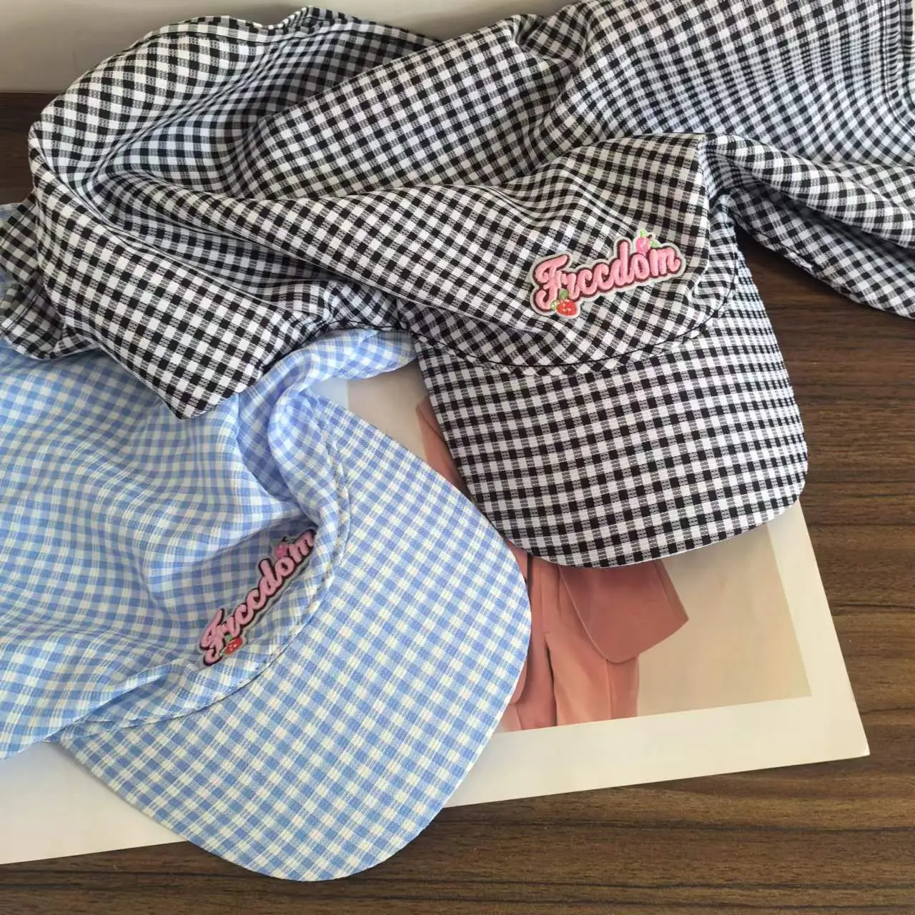 Green Checkered Baseball Cap with Strap Sunscreen — feature 12