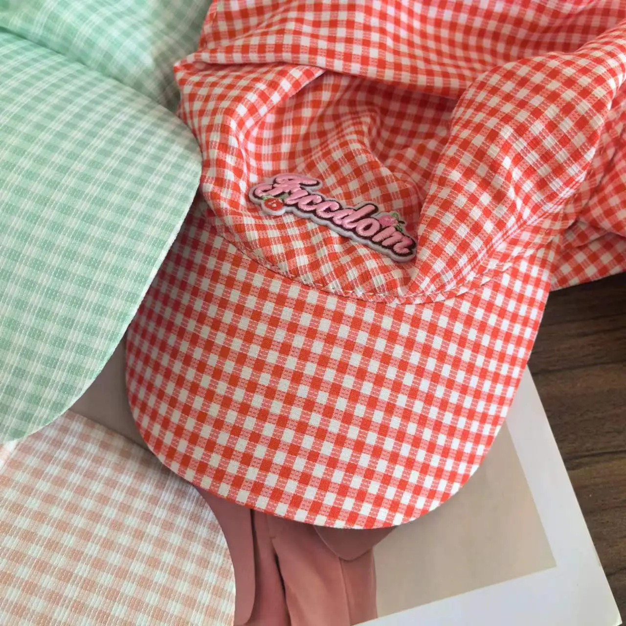 Green Checkered Baseball Cap with Strap Sunscreen — feature 13