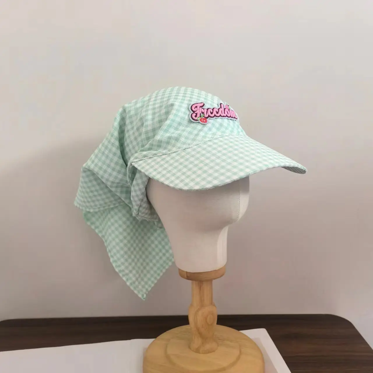 Green Checkered Baseball Cap with Strap Sunscreen — feature 6
