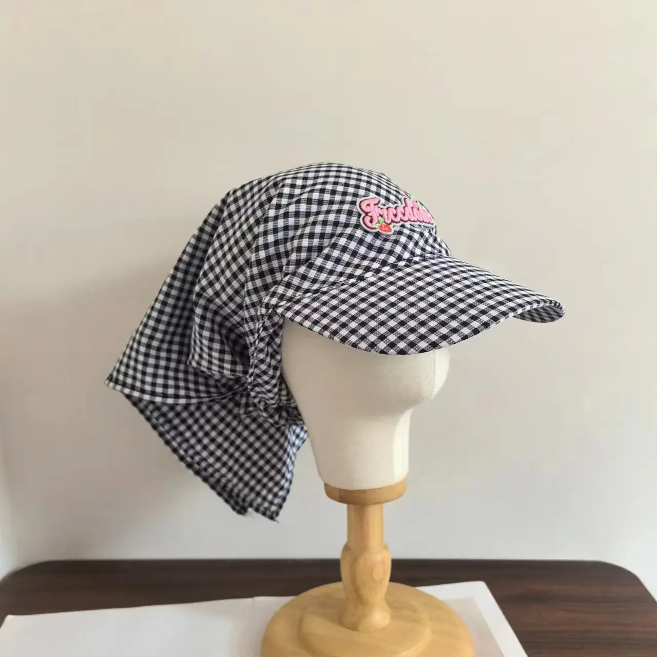 Green Checkered Baseball Cap with Strap Sunscreen — feature 8