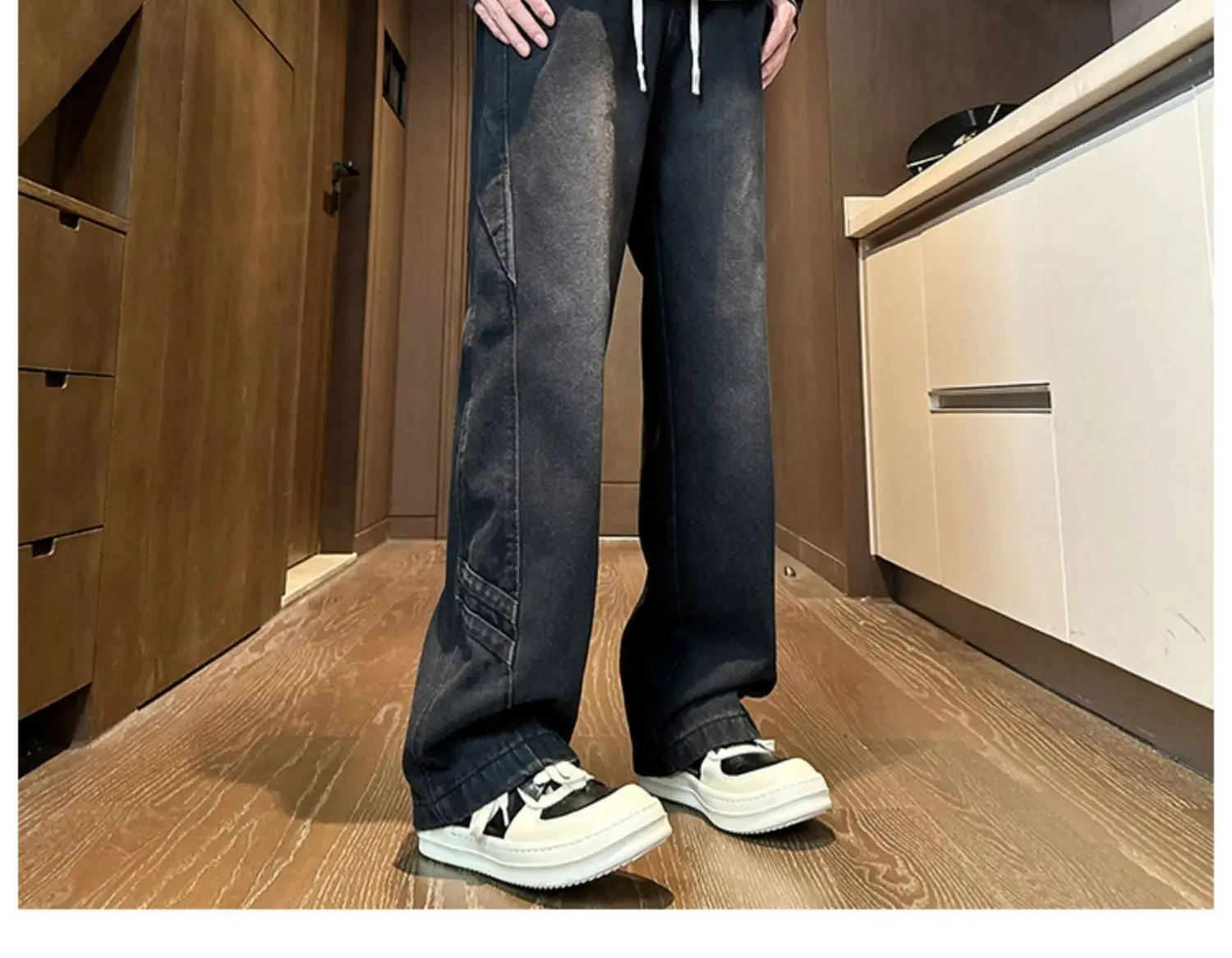 Men's American Style Wash & Wear Jeans Light Blue Loose Fit — feature 9
