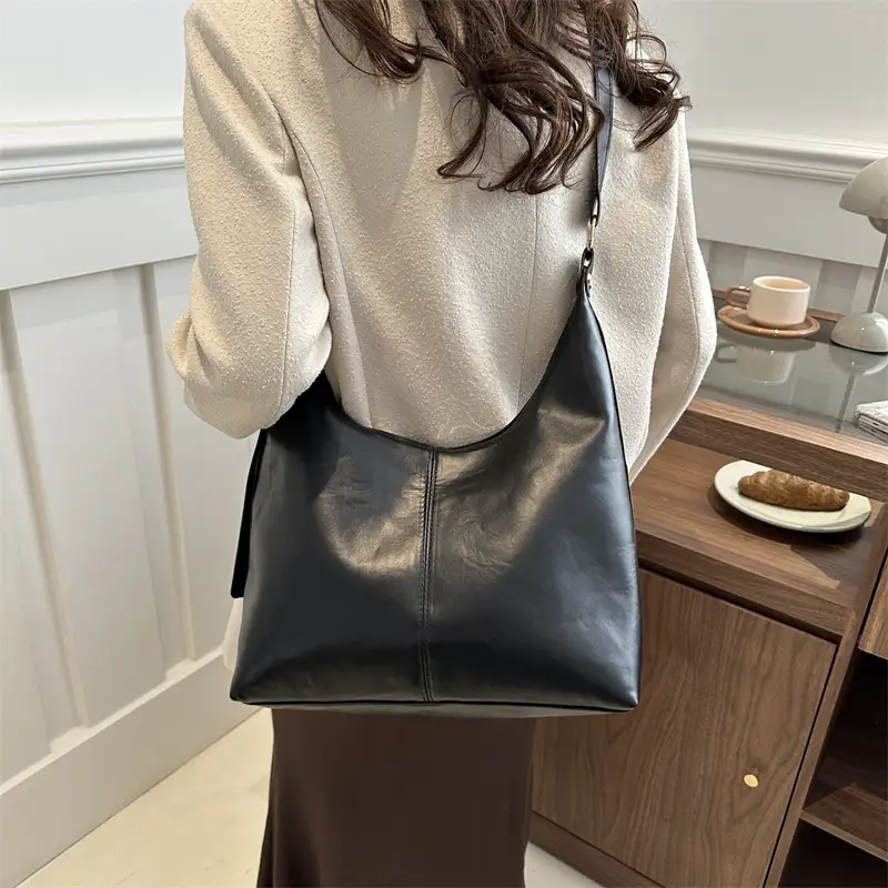 Retro Korean Style Armpit Tote Bag Large Capacity Black Leather - Image 7