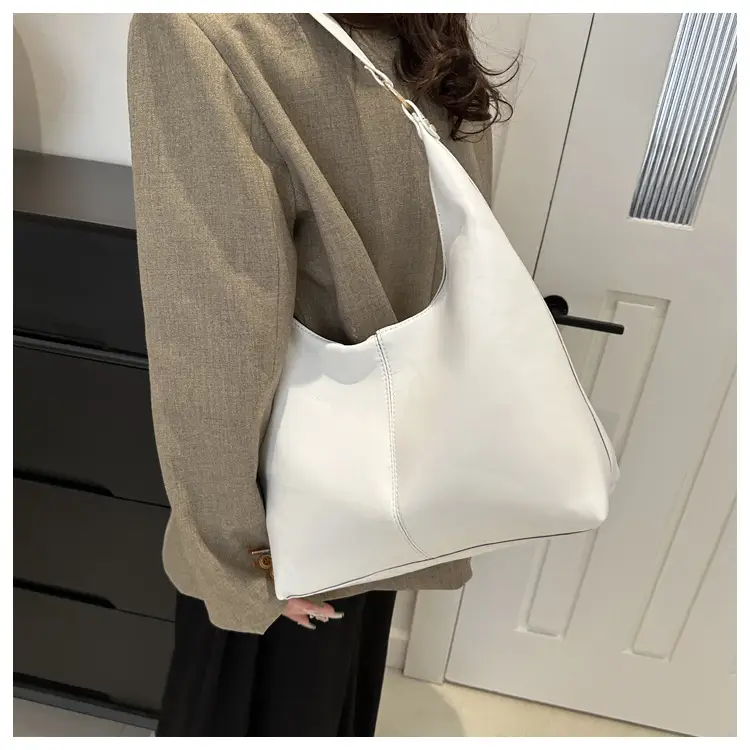 Retro Korean Style Armpit Tote Bag Large Capacity Black Leather — feature 19