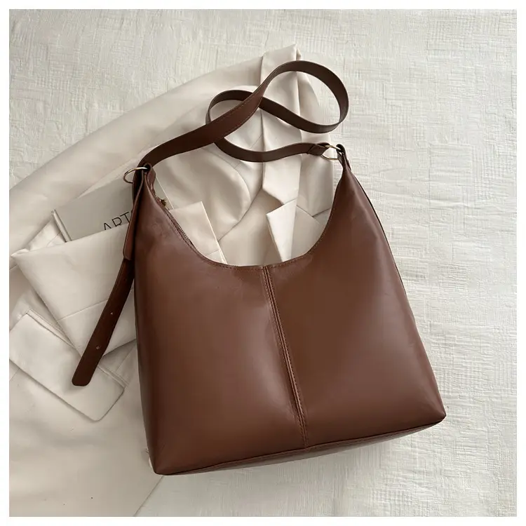 Retro Korean Style Armpit Tote Bag Large Capacity Black Leather — feature 26