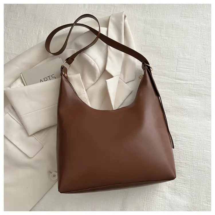 Retro Korean Style Armpit Tote Bag Large Capacity Black Leather — feature 27