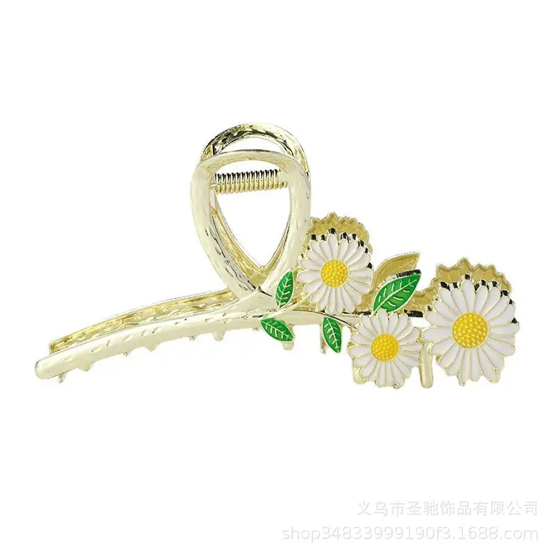 Four small daisies-white