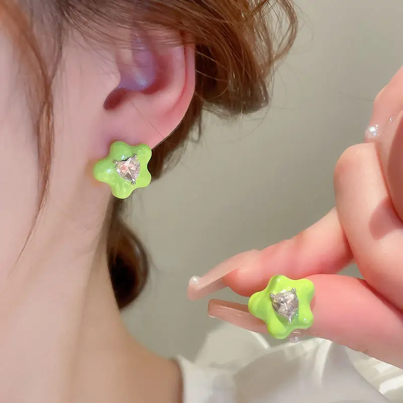 Green Rose Earrings for Girls - 1 Pc Handcrafted Decor — feature 3