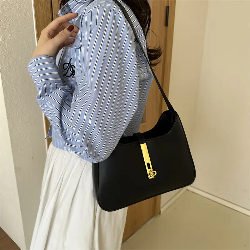 Women's Retro Crossbody Bag Brown Gold Chain