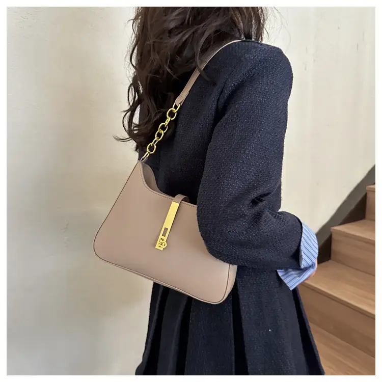 Women's Retro Crossbody Bag Brown Gold Chain — feature 10