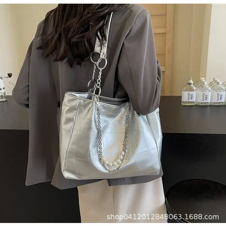 Women's Large Capacity Chain Pearl Tote Bag Cream — feature 14
