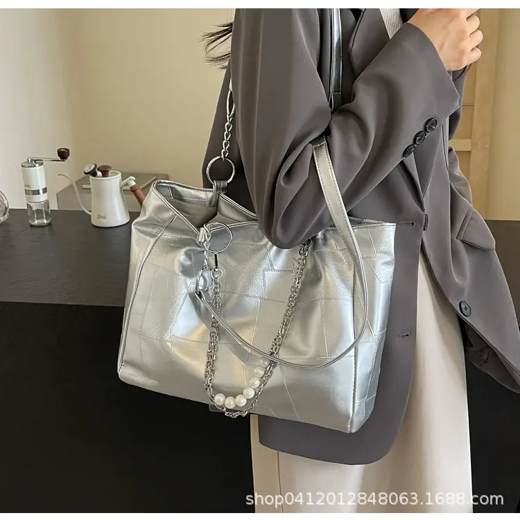 Women's Large Capacity Chain Pearl Tote Bag Cream — feature 15