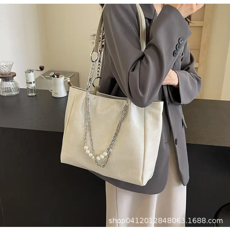 Women's Large Capacity Chain Pearl Tote Bag Cream — feature 17