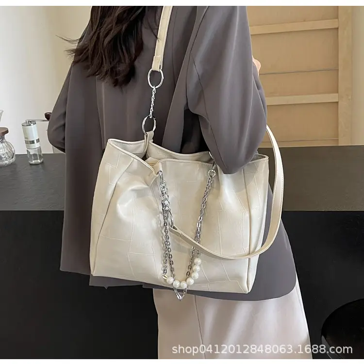 Women's Large Capacity Chain Pearl Tote Bag Cream — feature 18