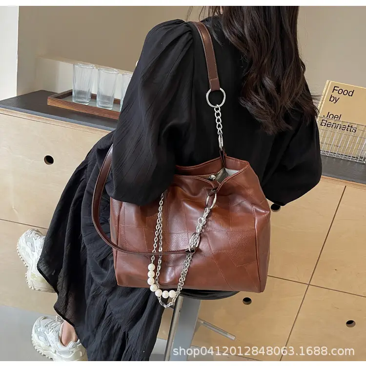 Women's Large Capacity Chain Pearl Tote Bag Cream — feature 22