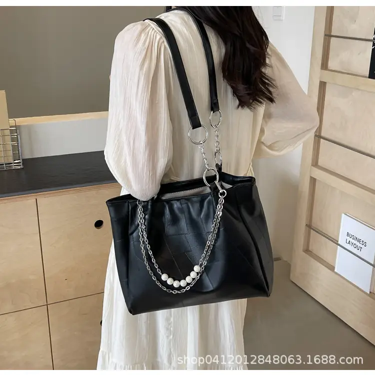 Women's Large Capacity Chain Pearl Tote Bag Cream — feature 24