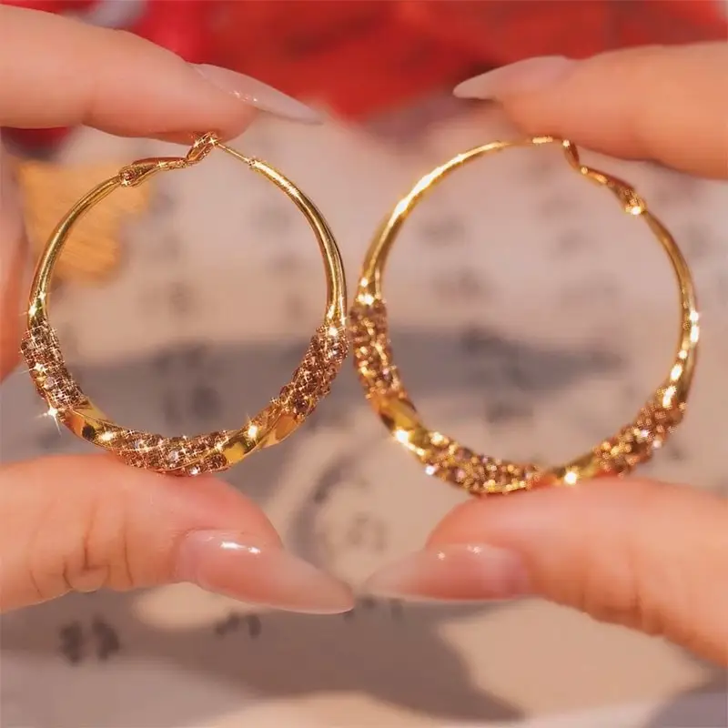 2024 New Diamond Twisted Hoop Earrings Women's Exaggerated Design Unique Personality Retro Ear Ring Wholesale — feature 1