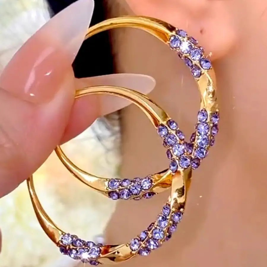 2024 New Diamond Twisted Hoop Earrings Women's Exaggerated Design Unique Personality Retro Ear Ring Wholesale — feature 9