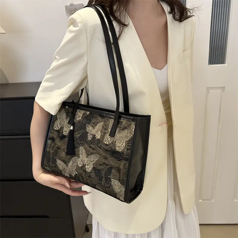 Women's Embroidered Flower Shoulder Bag Large Capacity Black - Image 6