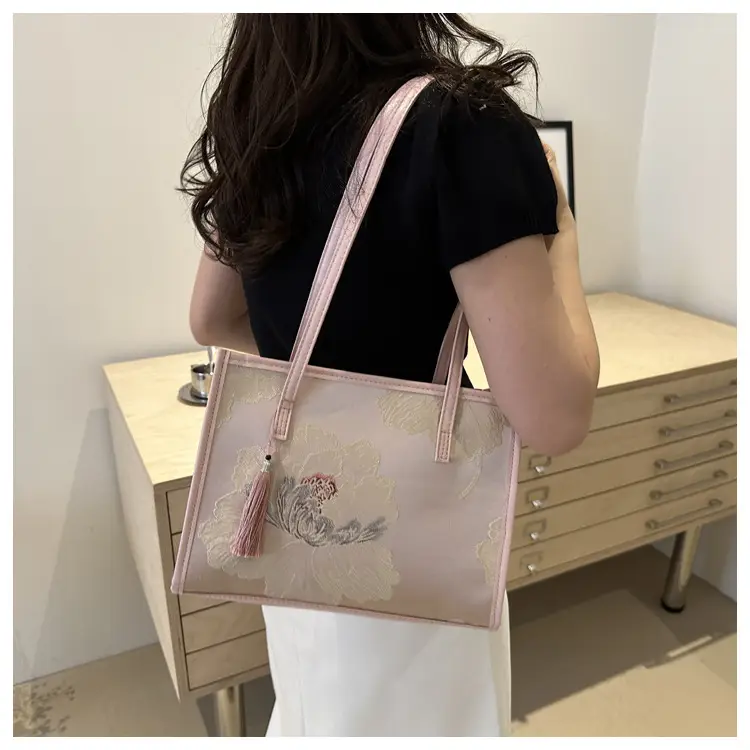Women's Embroidered Flower Shoulder Bag Large Capacity Black — feature 12